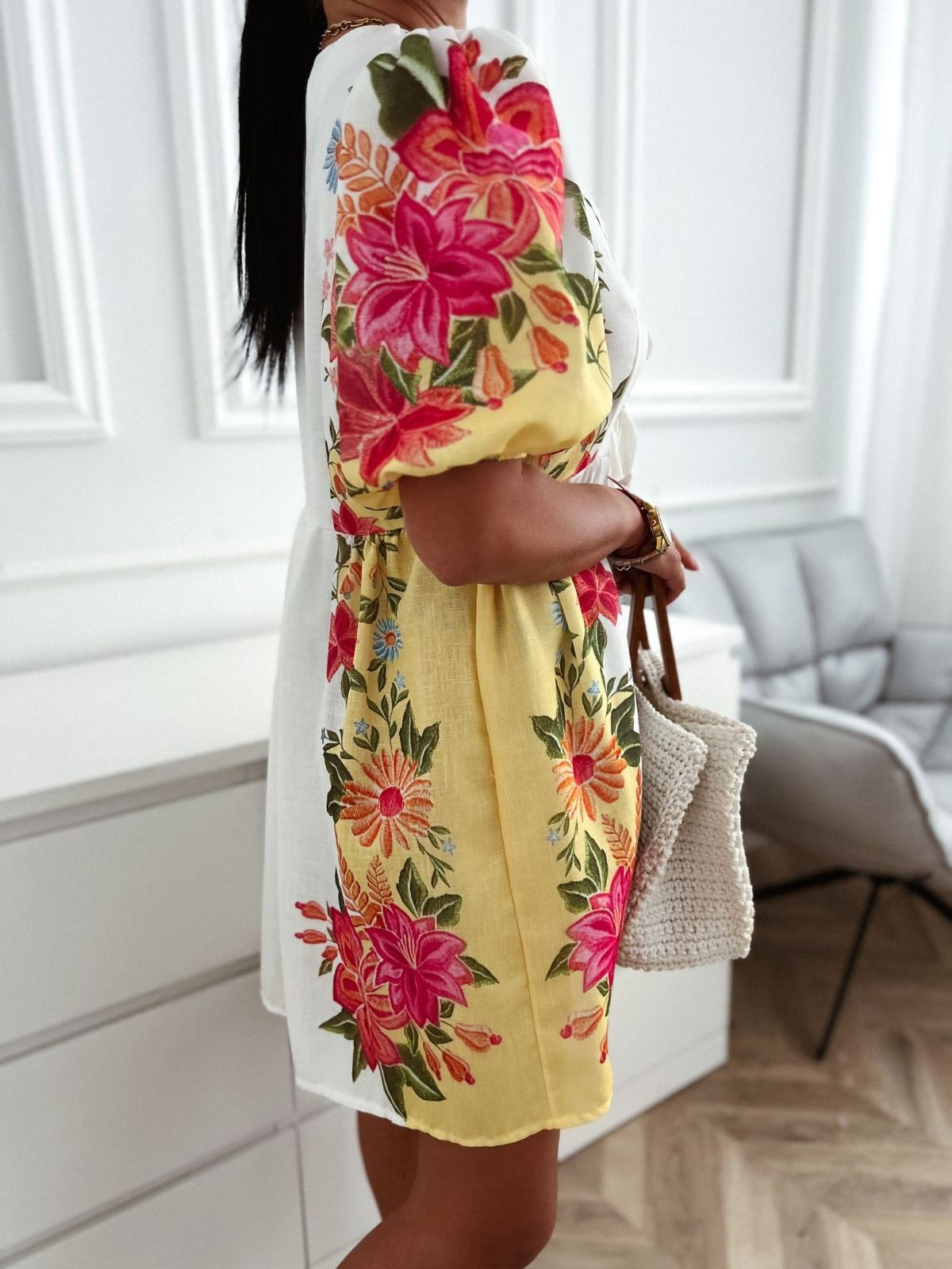 Ziedu motīvu vasaras kleita