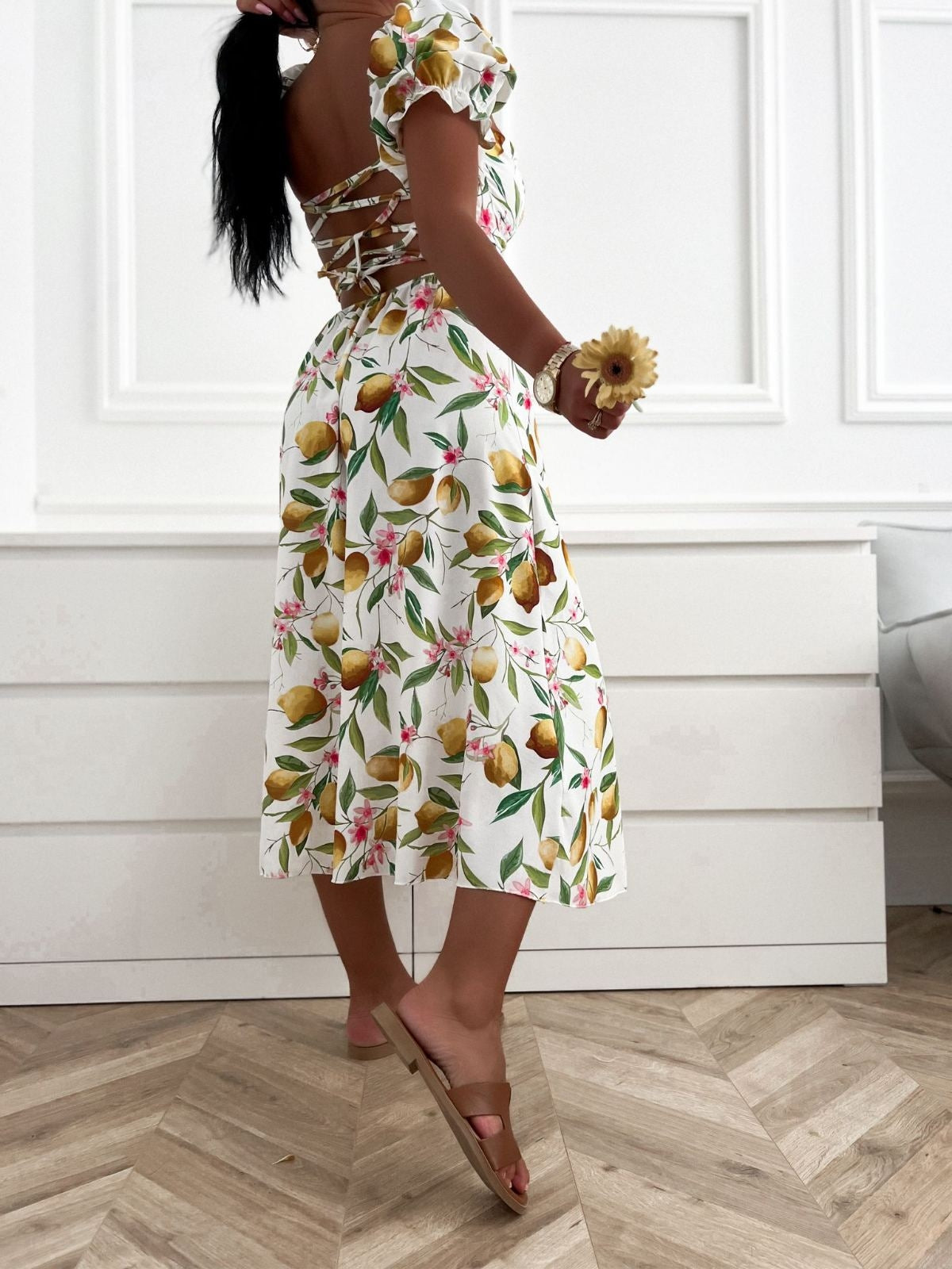 Balta citronu raksta vasaras kleita